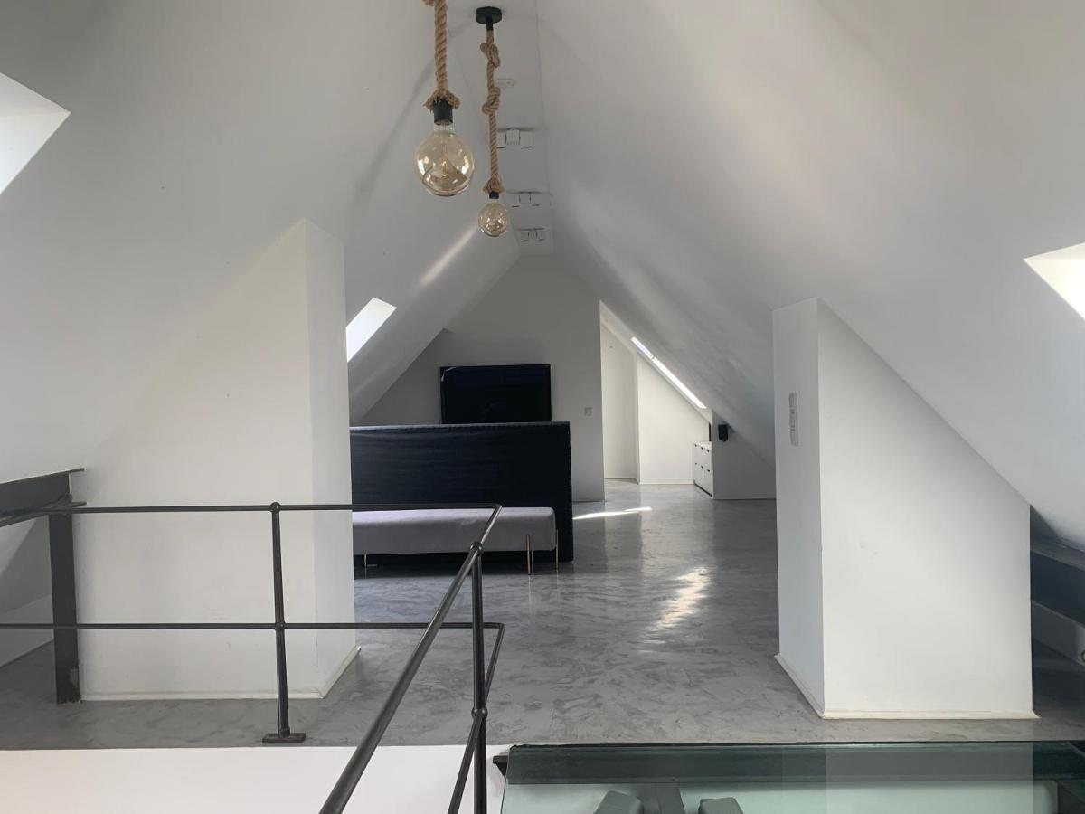 Schoene Dachgeschoss-maisonette Appartement *