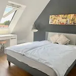 Schoene Dachgeschoss-Maisonette Wohnung